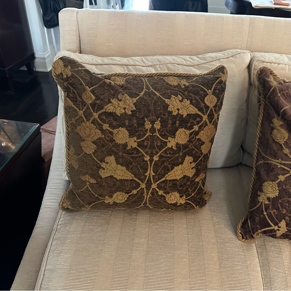 Three brocade pillows - - Picture 2 of 4